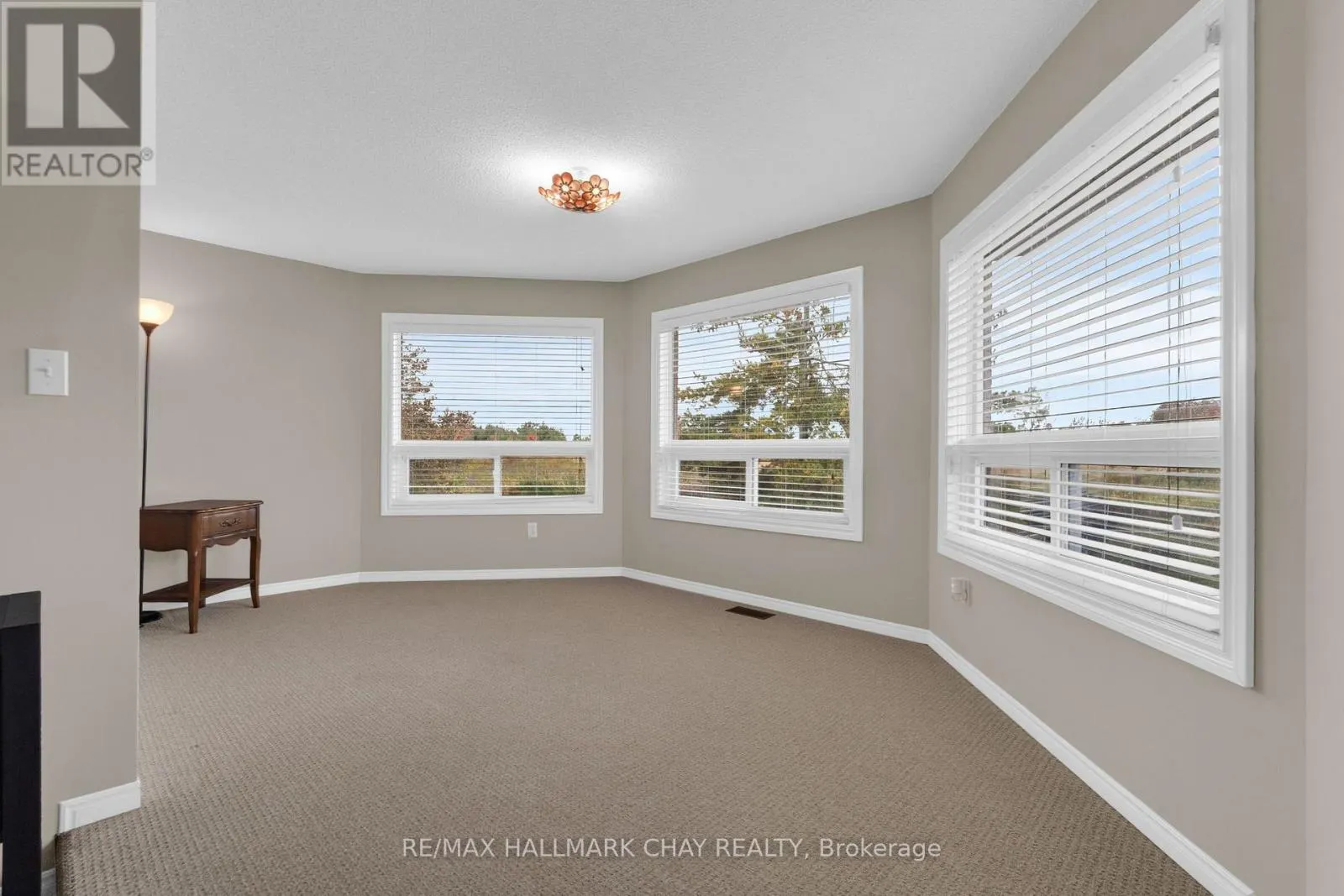 35 GRASETT CRESCENT