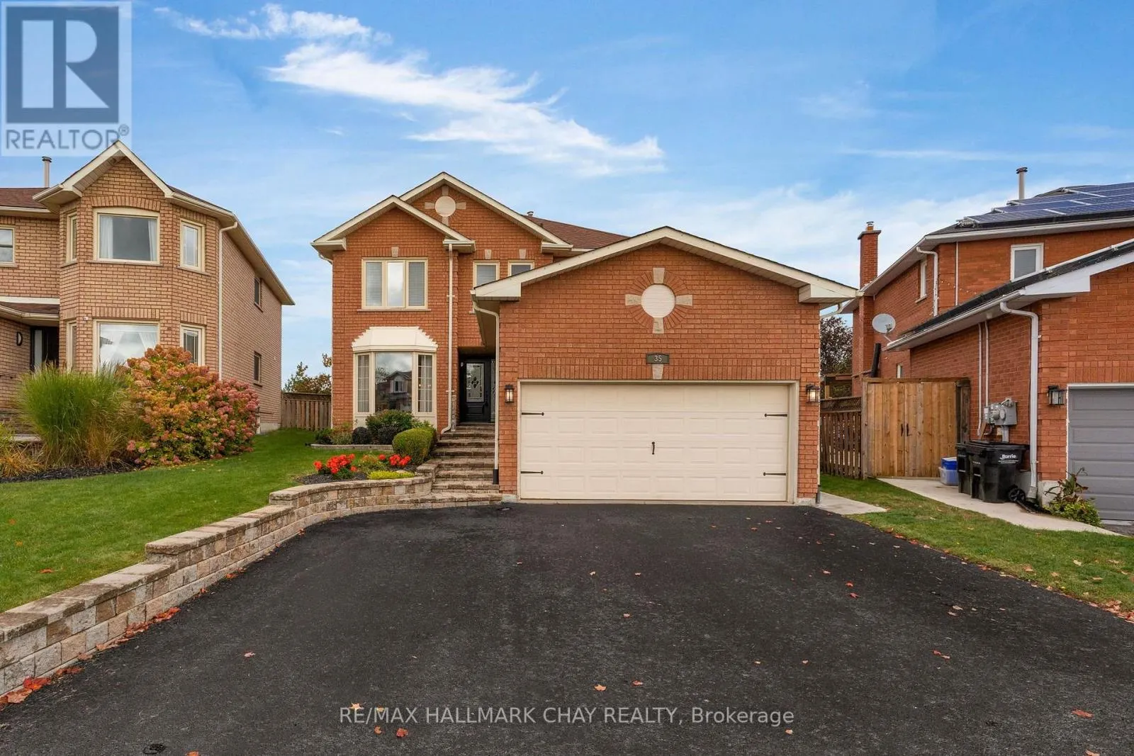 35 GRASETT CRESCENT