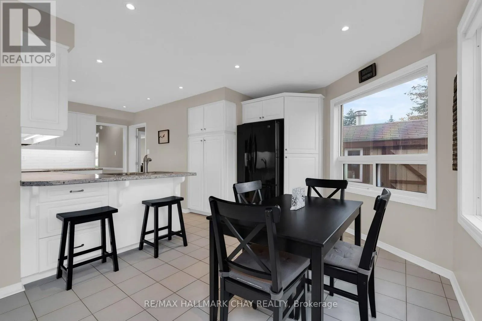 35 GRASETT CRESCENT