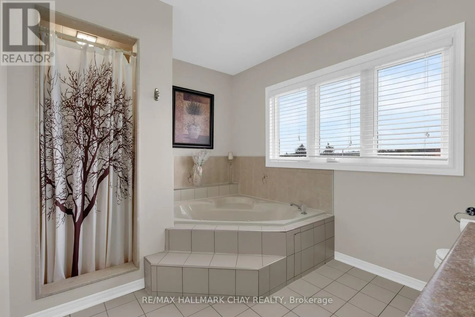 35 GRASETT CRESCENT