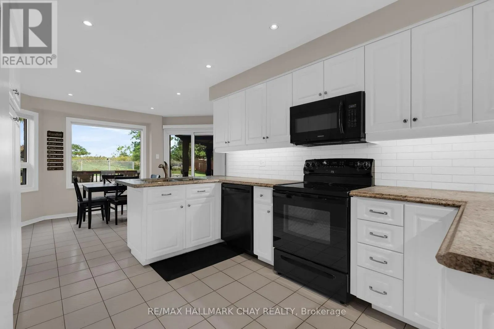 35 GRASETT CRESCENT
