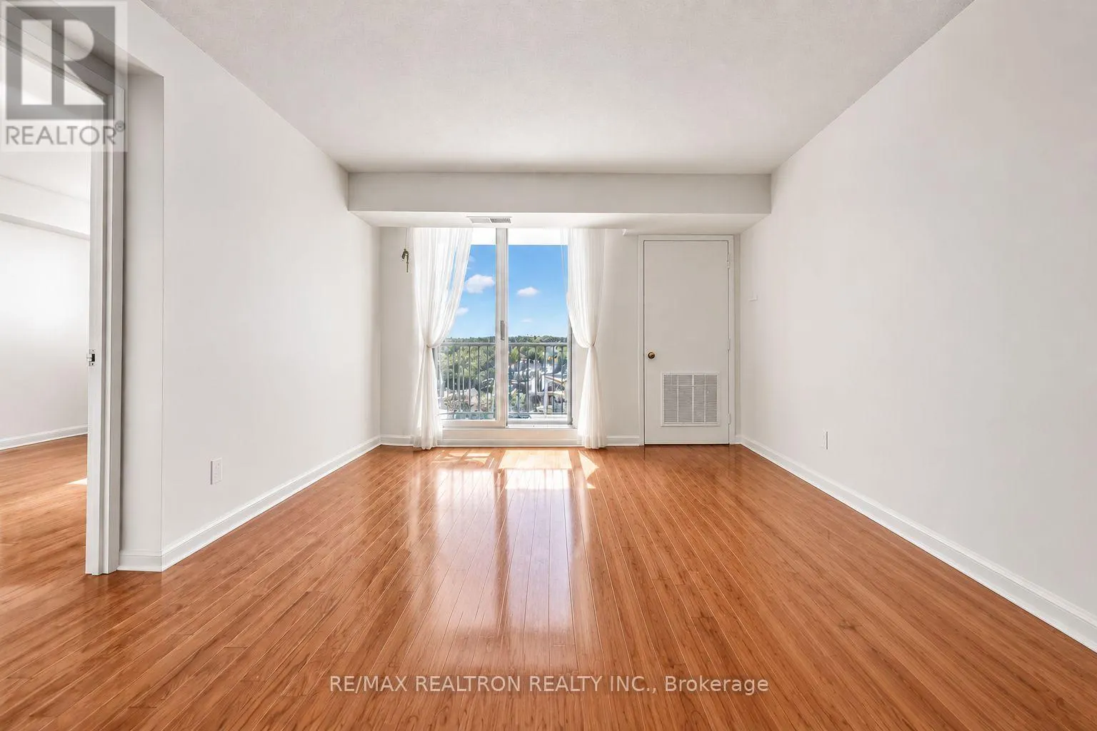 1111 - 75 ELLEN STREET