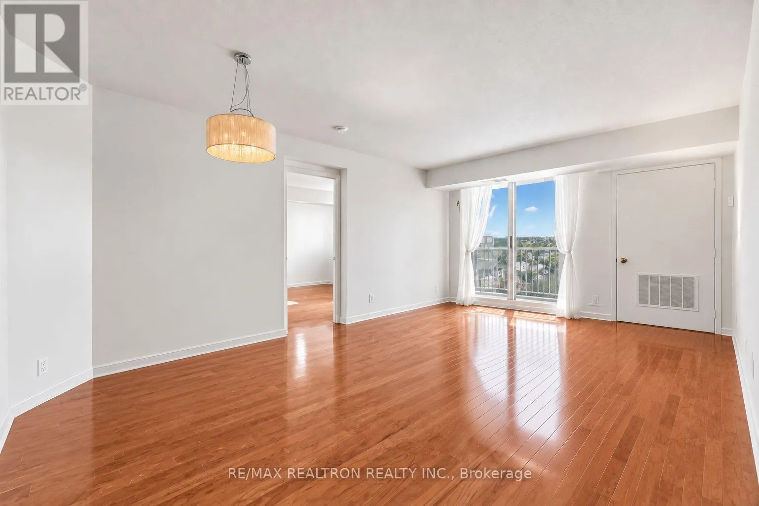 1111 - 75 ELLEN STREET