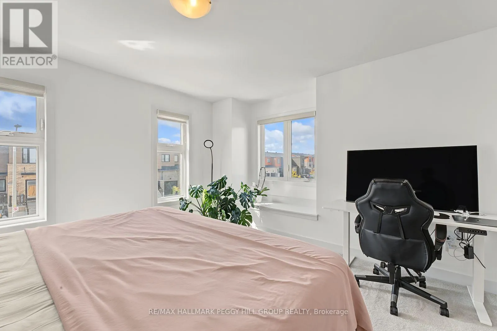 11 TURNBERRY LANE