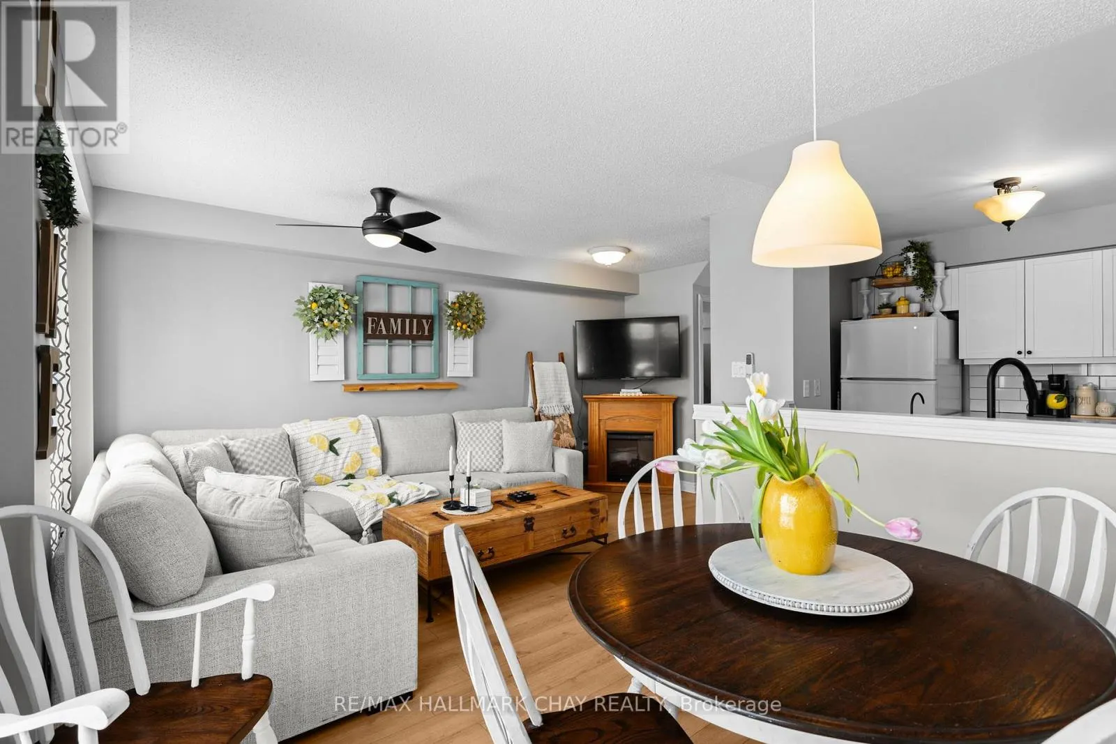 38 - 430 MAPLEVIEW DRIVE E