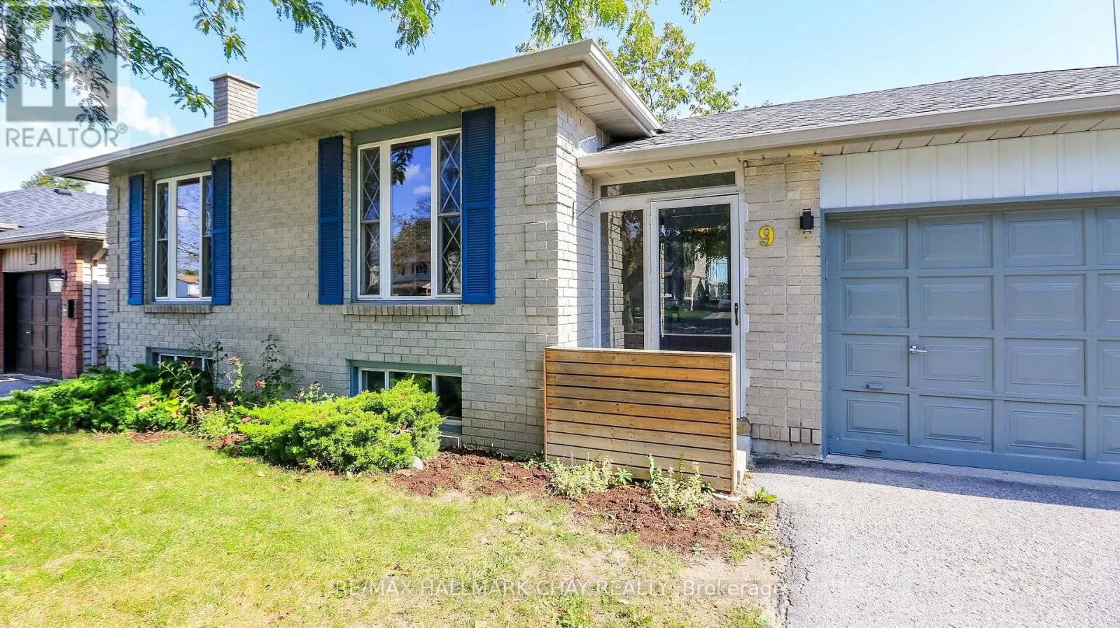 9 BRONTE CRESCENT
