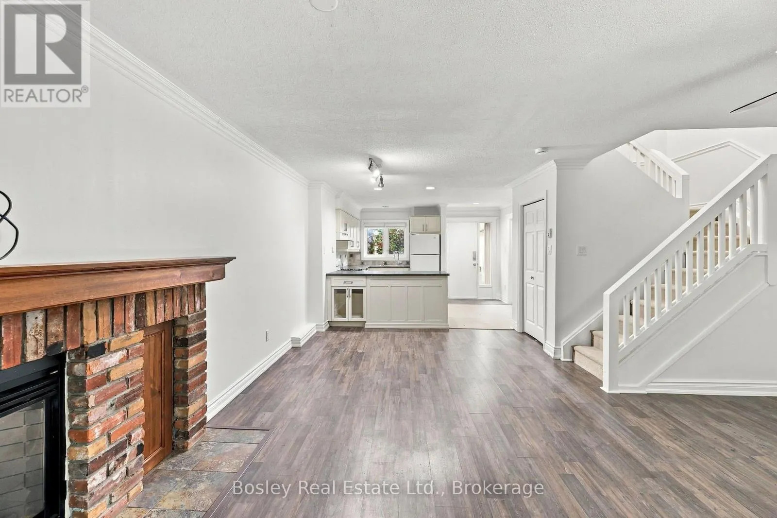 552 OXBOW CRESCENT