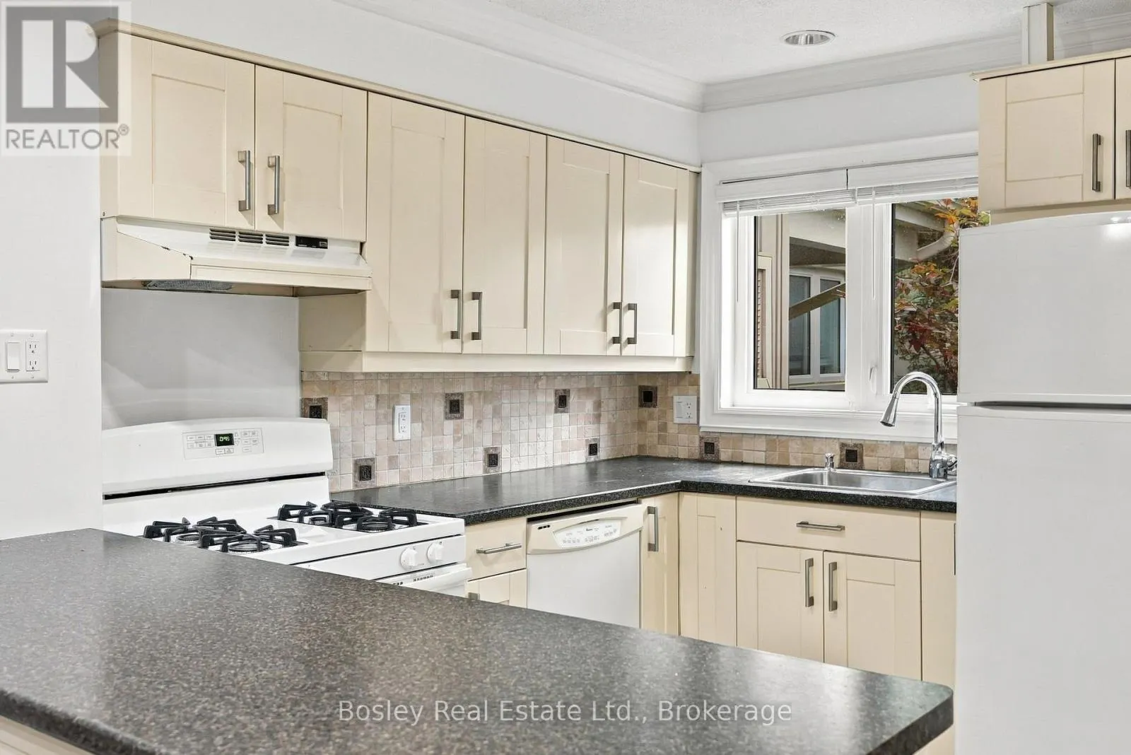 552 OXBOW CRESCENT