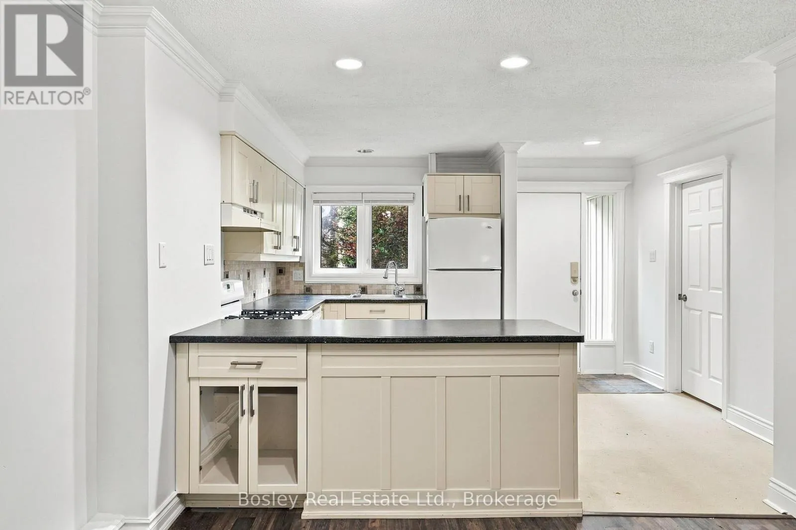 552 OXBOW CRESCENT