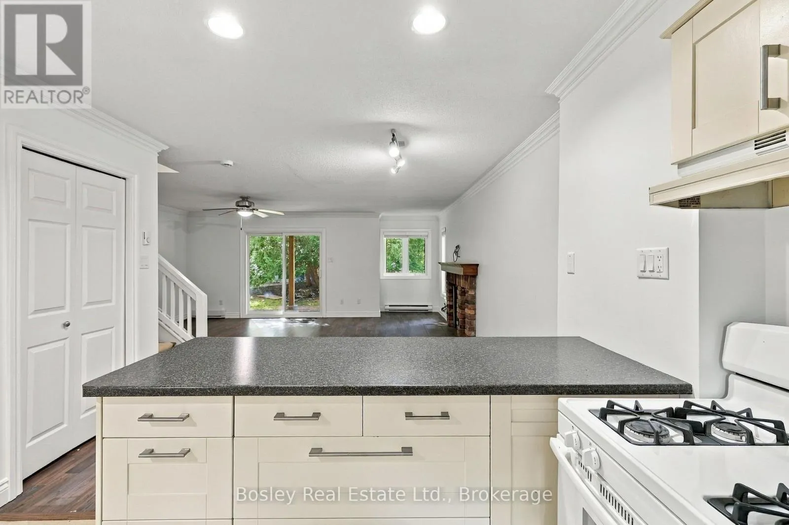 552 OXBOW CRESCENT