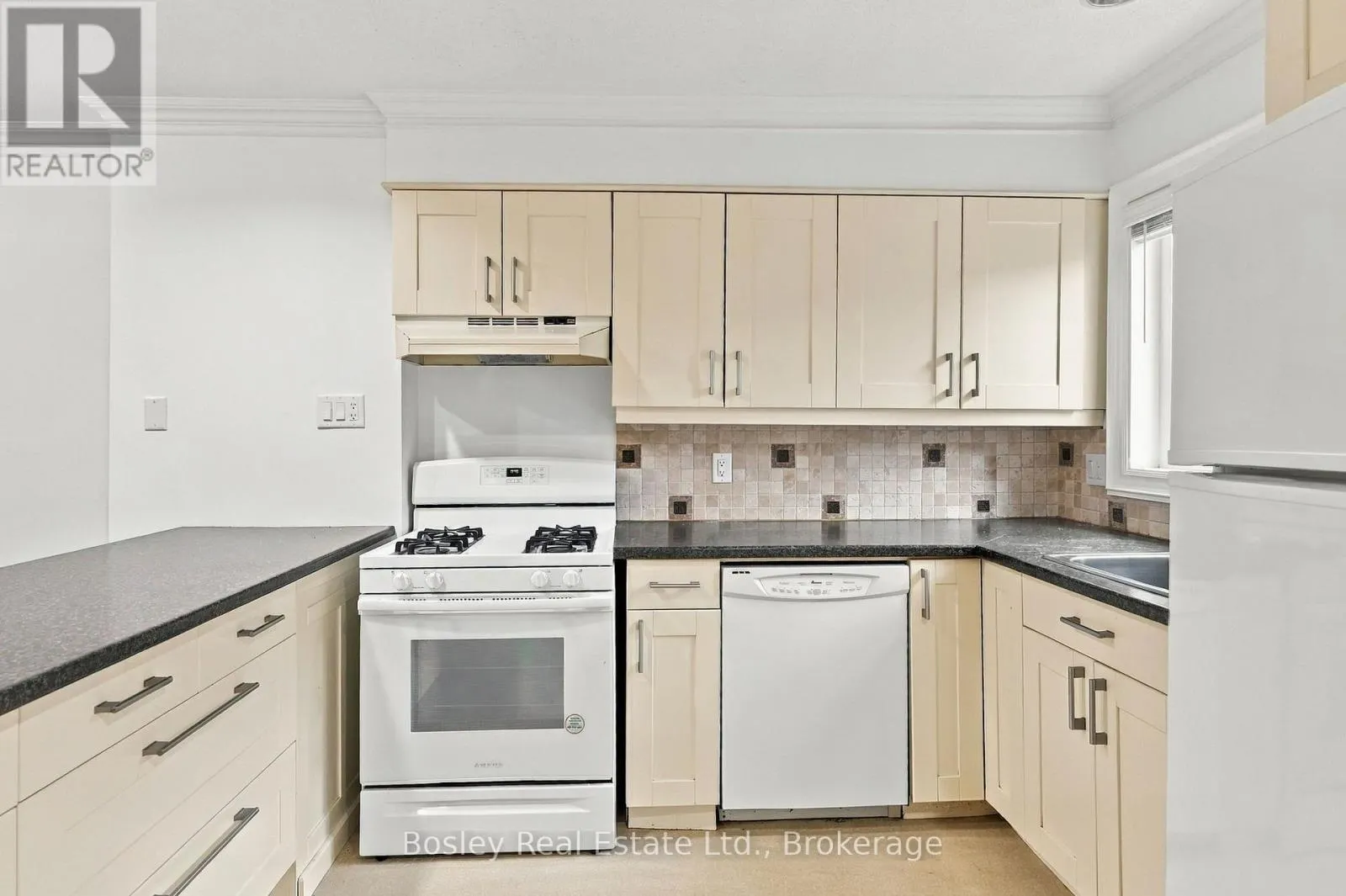 552 OXBOW CRESCENT