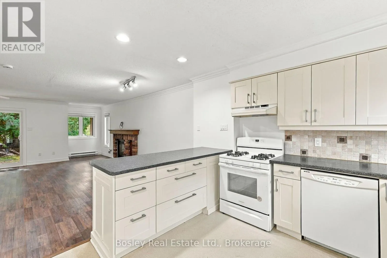 552 OXBOW CRESCENT