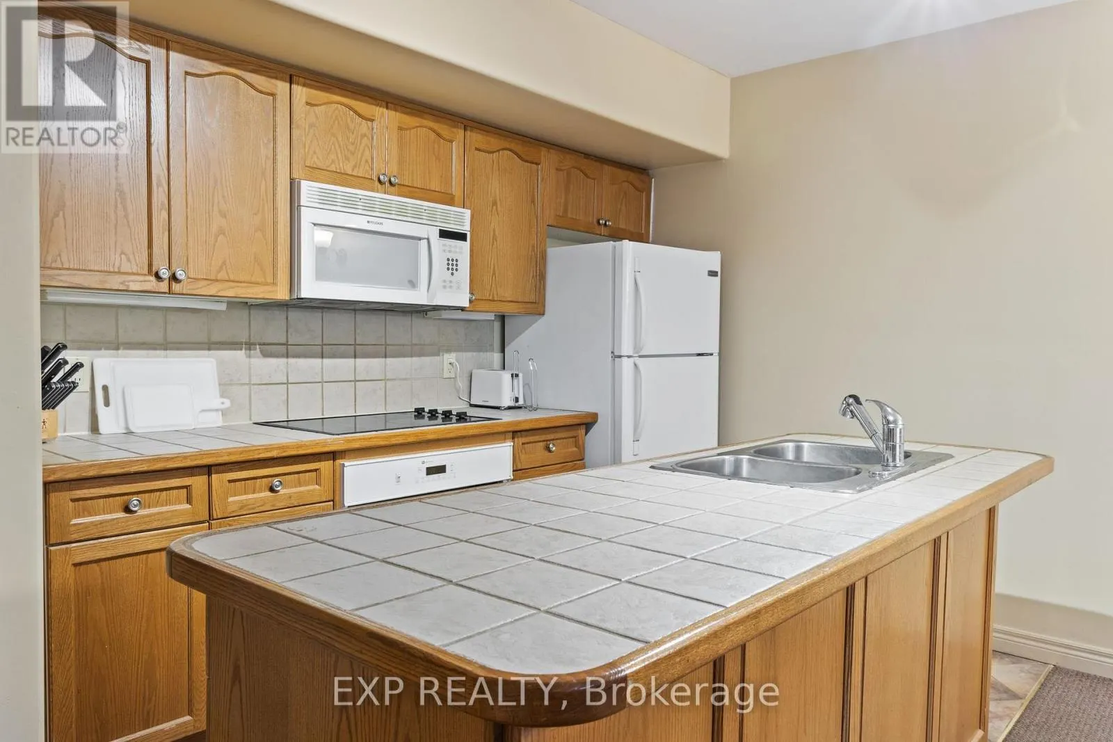 2328/2329 - 90 HIGHLAND DRIVE