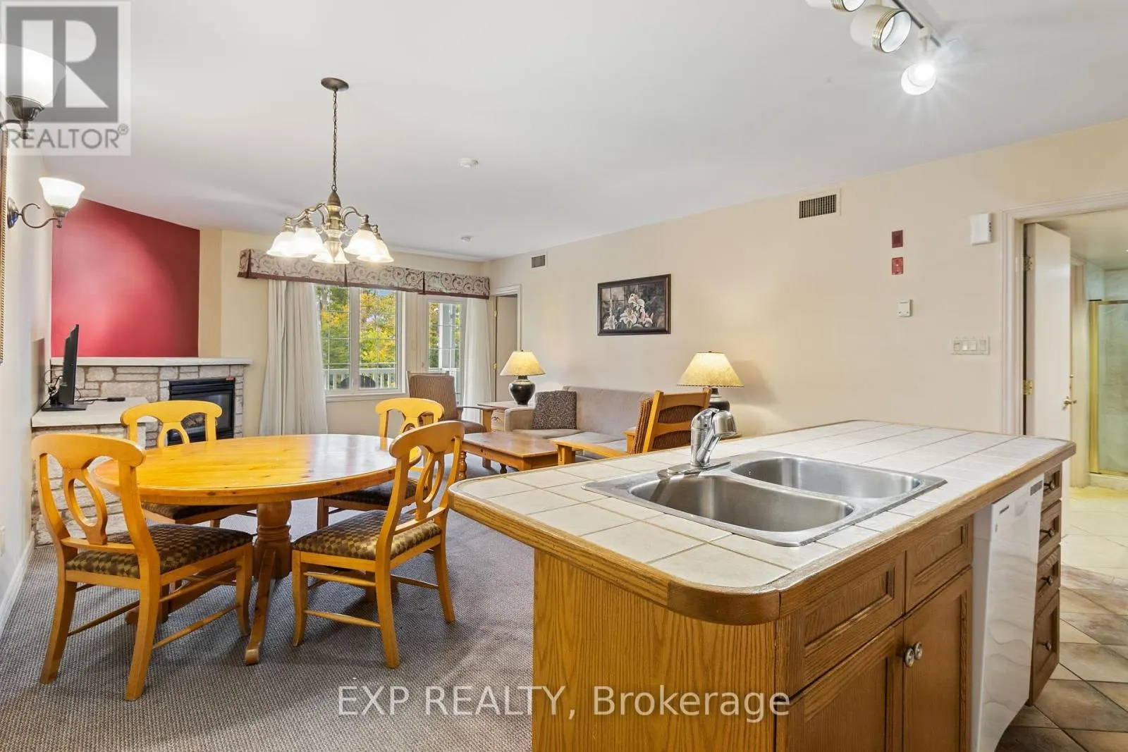 2328/2329 - 90 HIGHLAND DRIVE