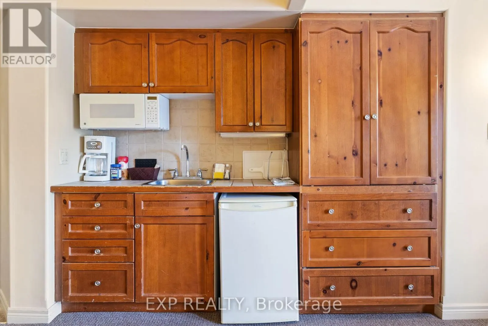 2328/2329 - 90 HIGHLAND DRIVE