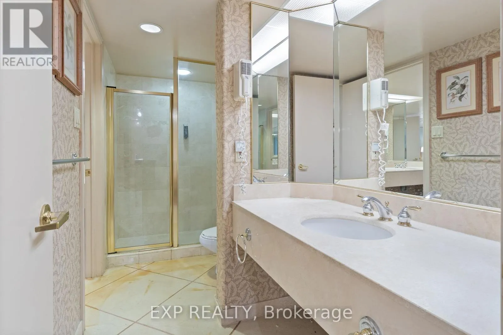 2328/2329 - 90 HIGHLAND DRIVE