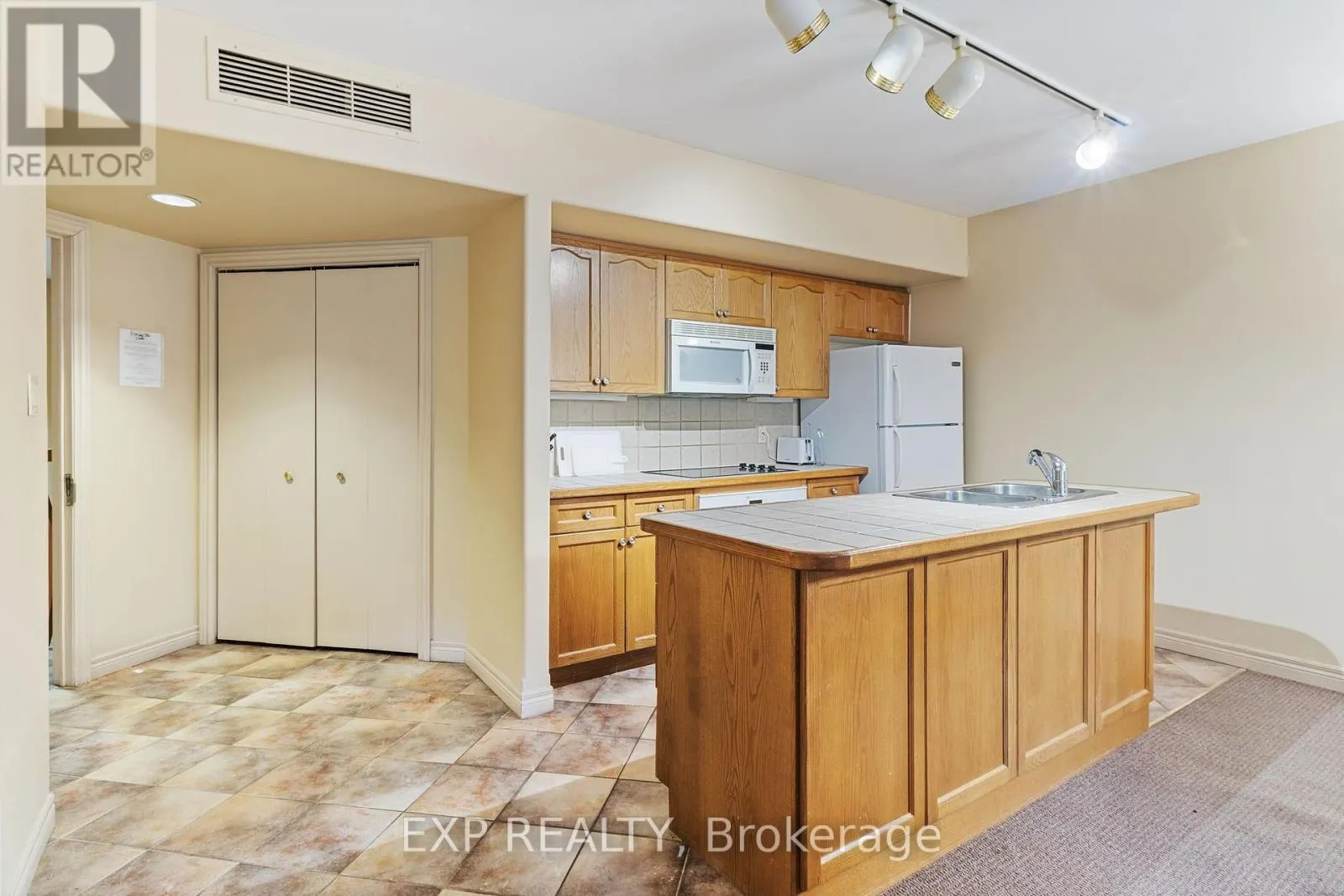 2328/2329 - 90 HIGHLAND DRIVE