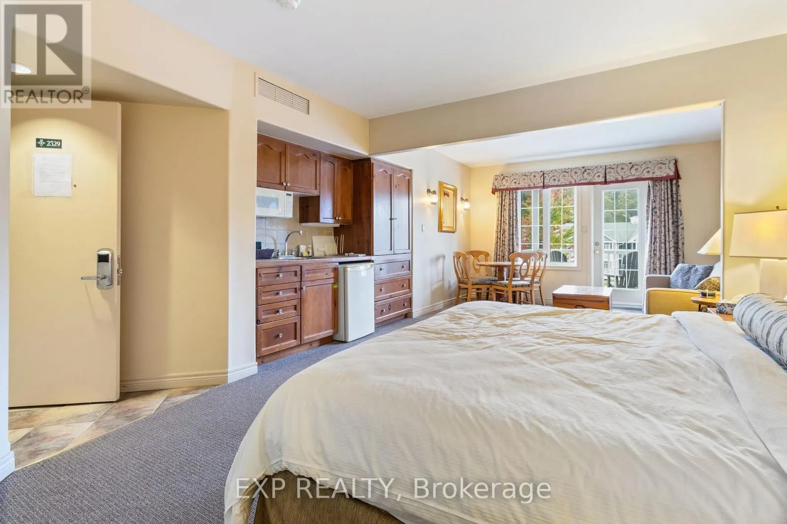 2328/2329 - 90 HIGHLAND DRIVE
