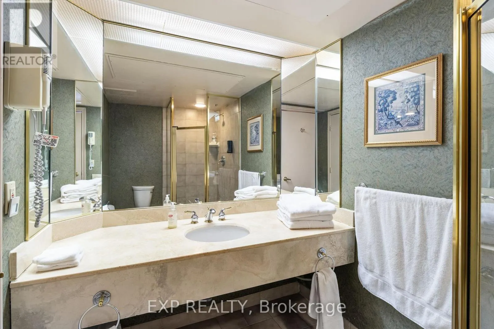 2328/2329 - 90 HIGHLAND DRIVE