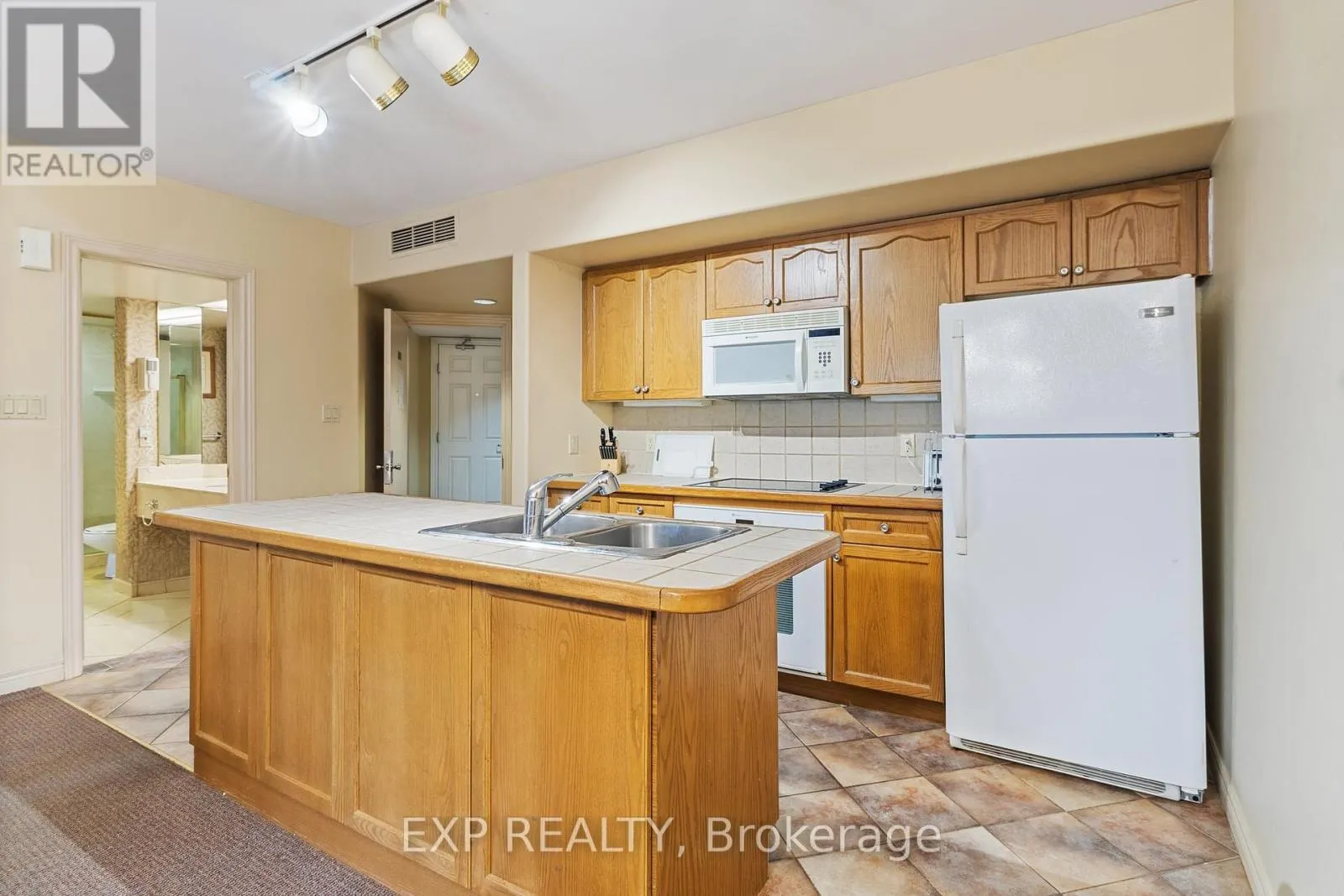 2328/2329 - 90 HIGHLAND DRIVE