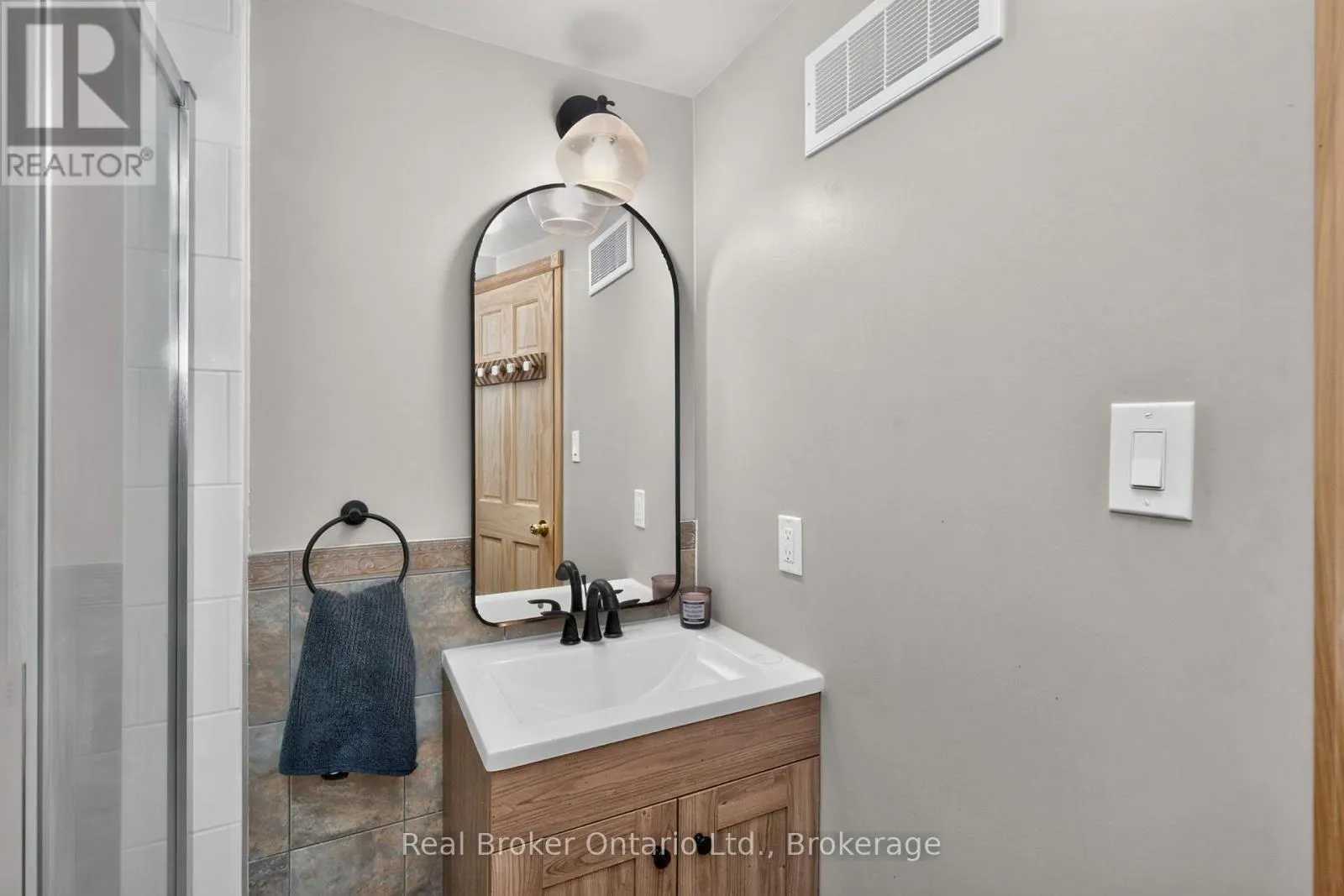 320 LAFONTAINE ROAD W