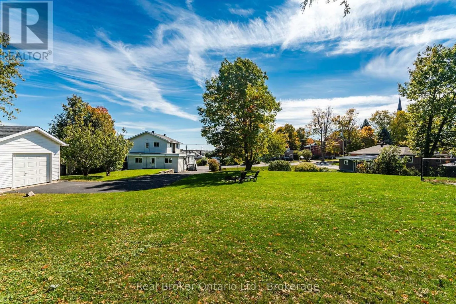 320 LAFONTAINE ROAD W