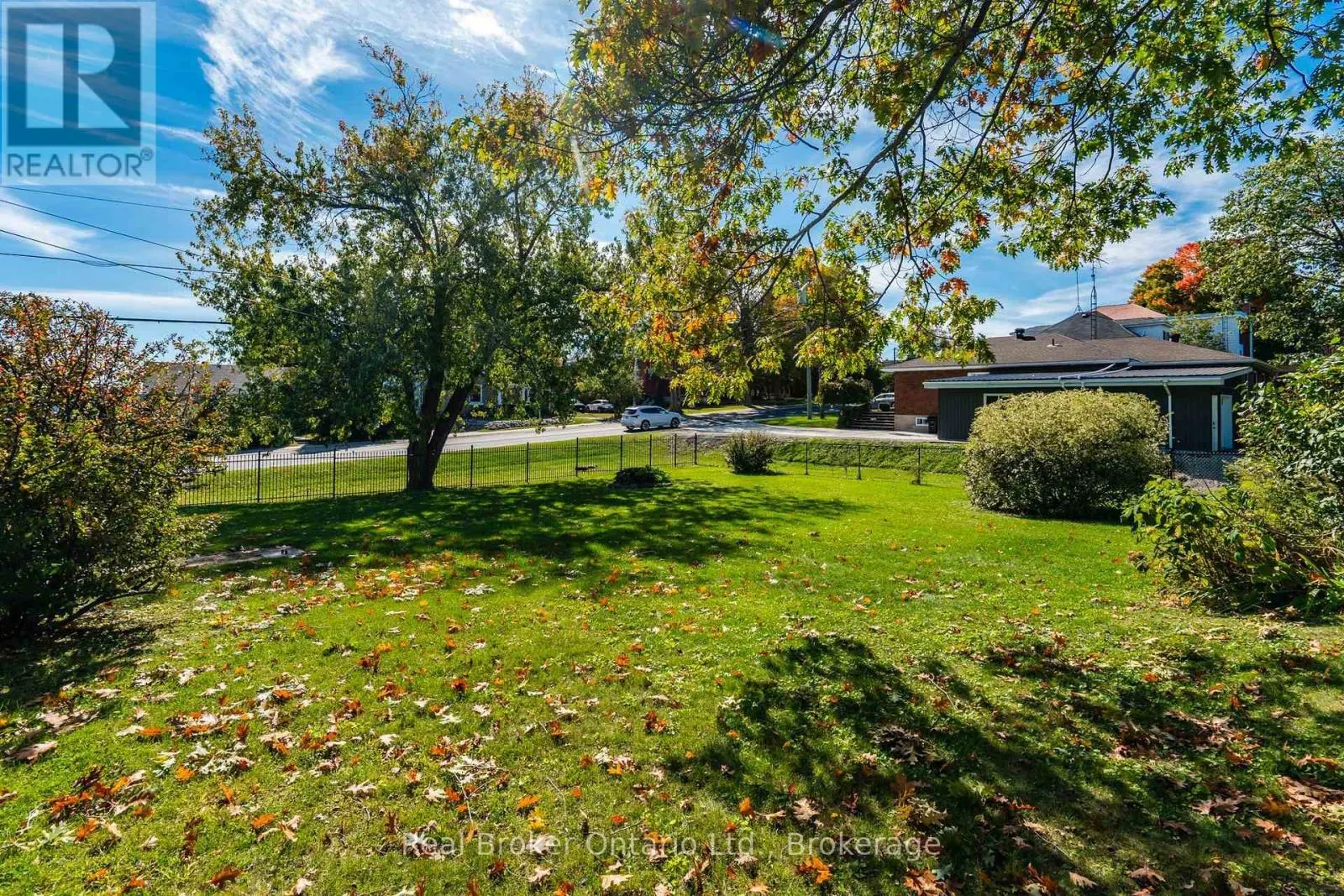 320 LAFONTAINE ROAD W