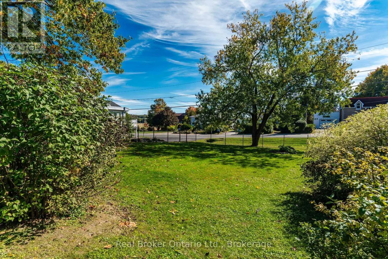 320 LAFONTAINE ROAD W