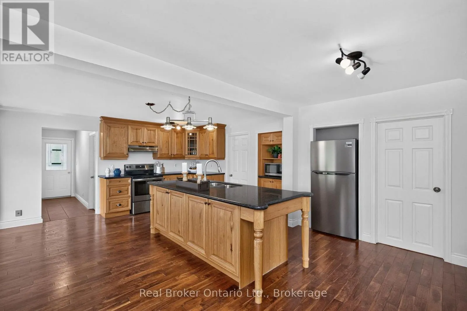 320 LAFONTAINE ROAD W