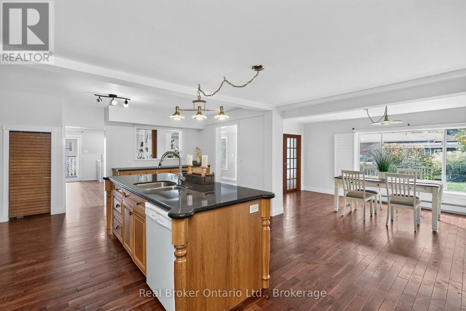 320 LAFONTAINE ROAD W