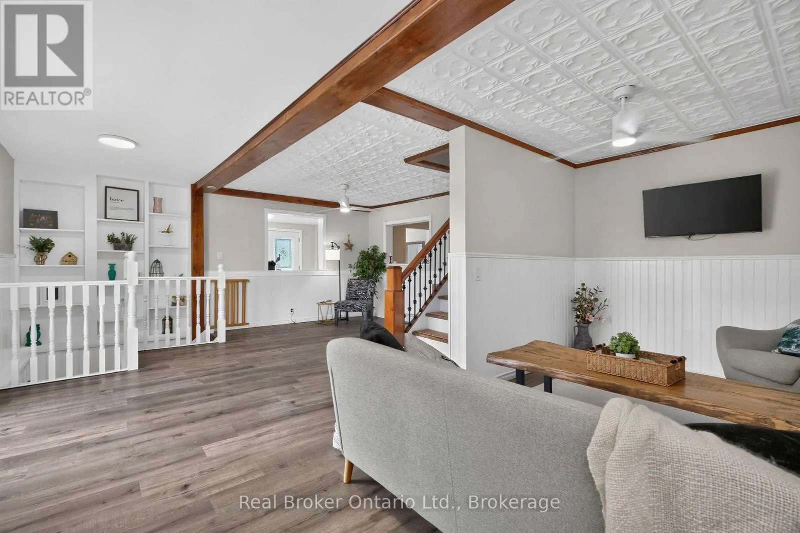 320 LAFONTAINE ROAD W