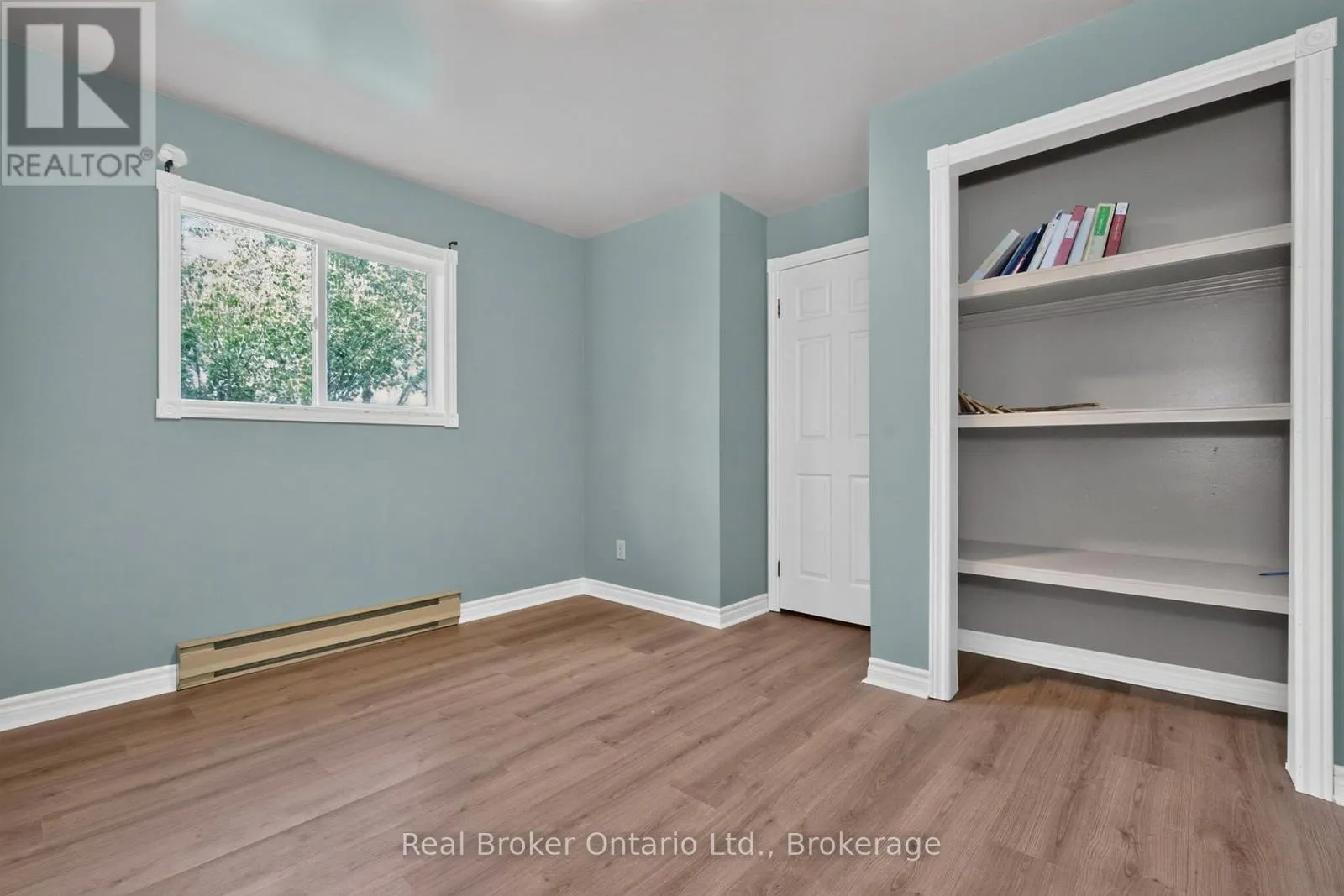 320 LAFONTAINE ROAD W
