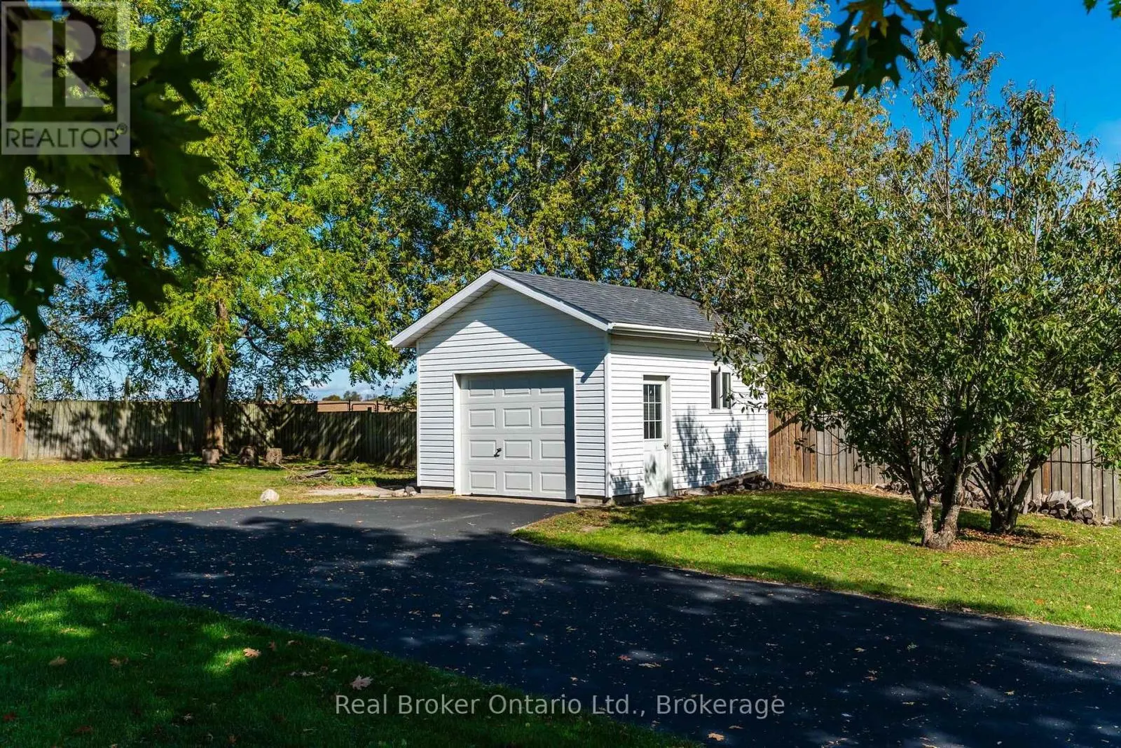 320 LAFONTAINE ROAD W