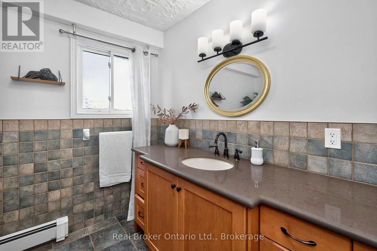 320 LAFONTAINE ROAD W
