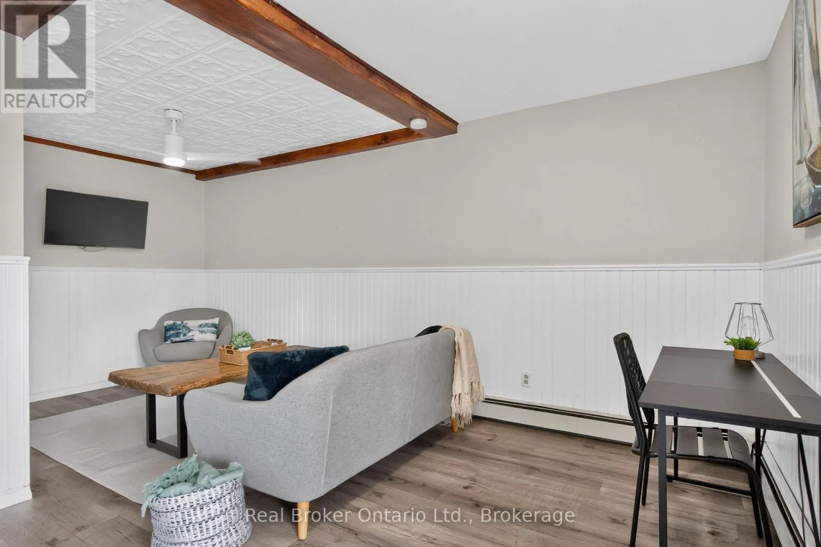 320 LAFONTAINE ROAD W