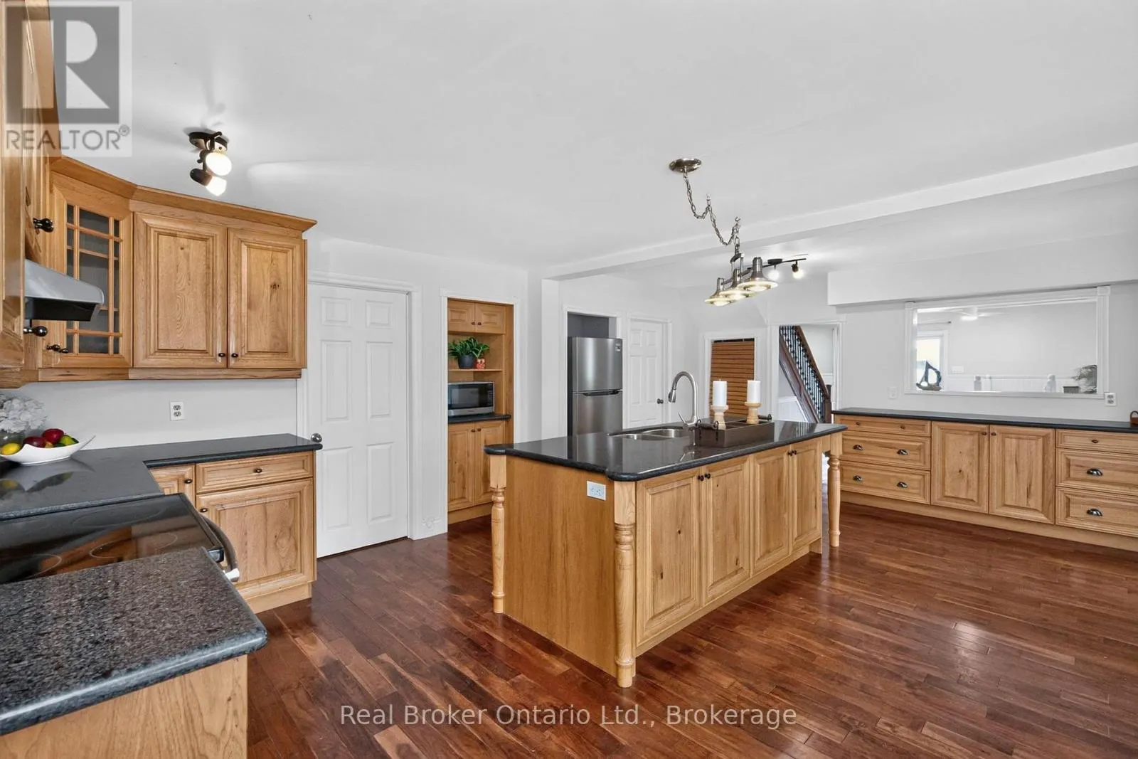320 LAFONTAINE ROAD W
