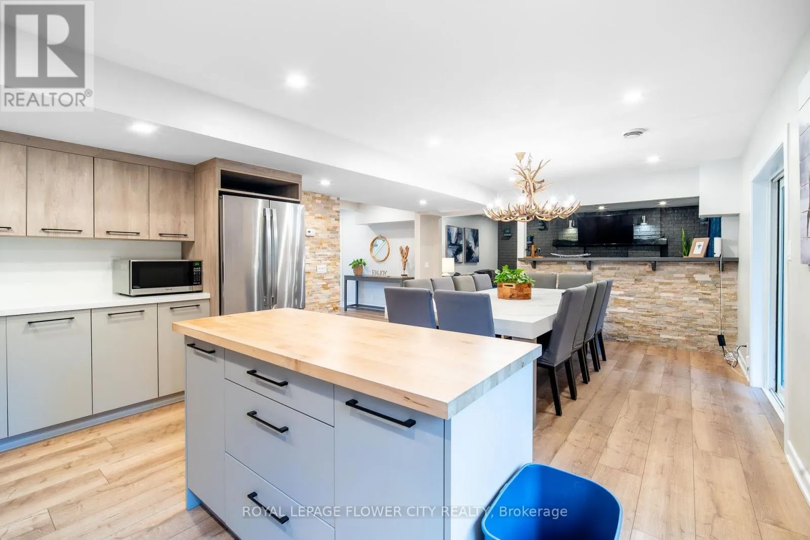 734 MOUNTAIN ROAD