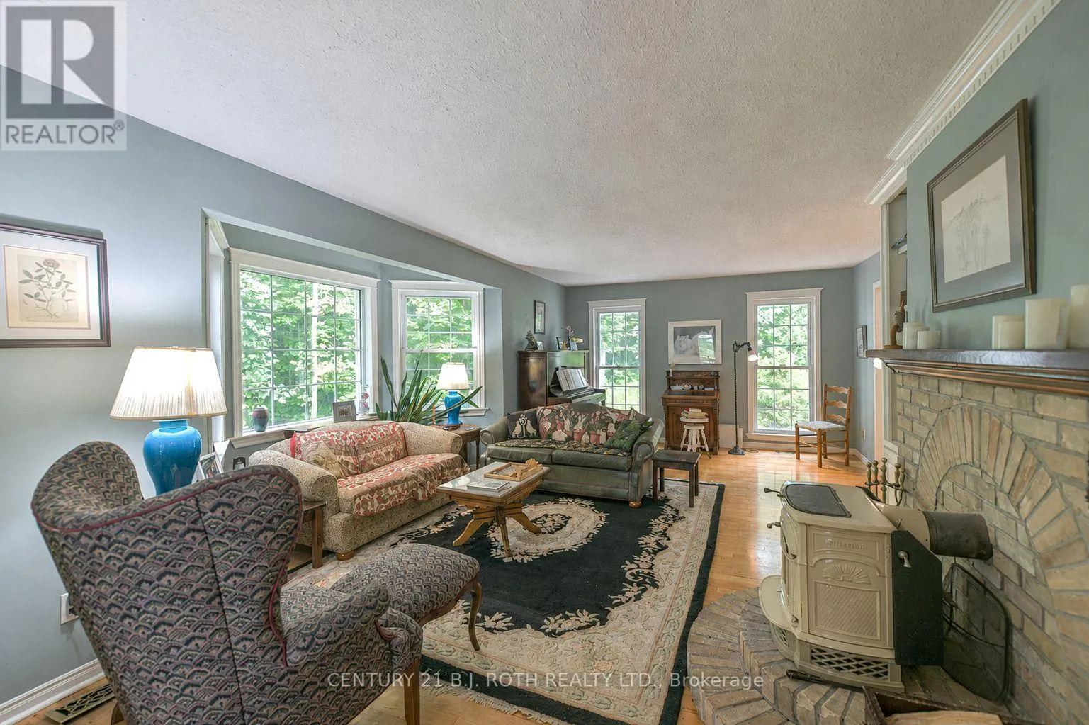 652 WARMINSTER SIDE ROAD