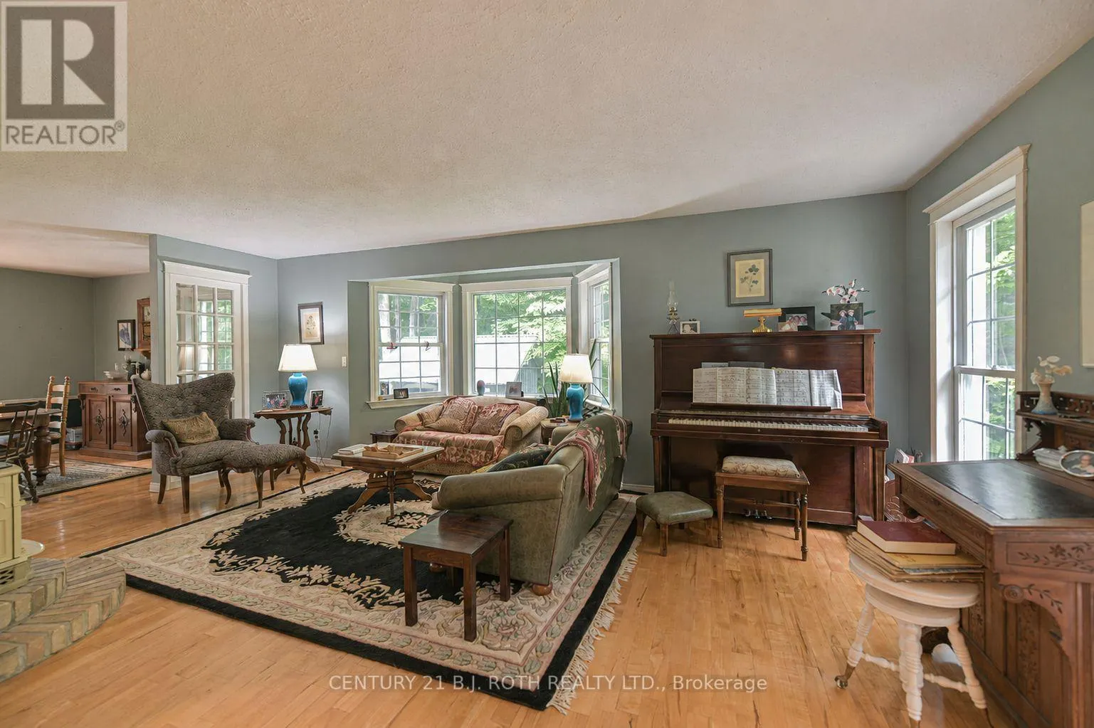 652 WARMINSTER SIDE ROAD