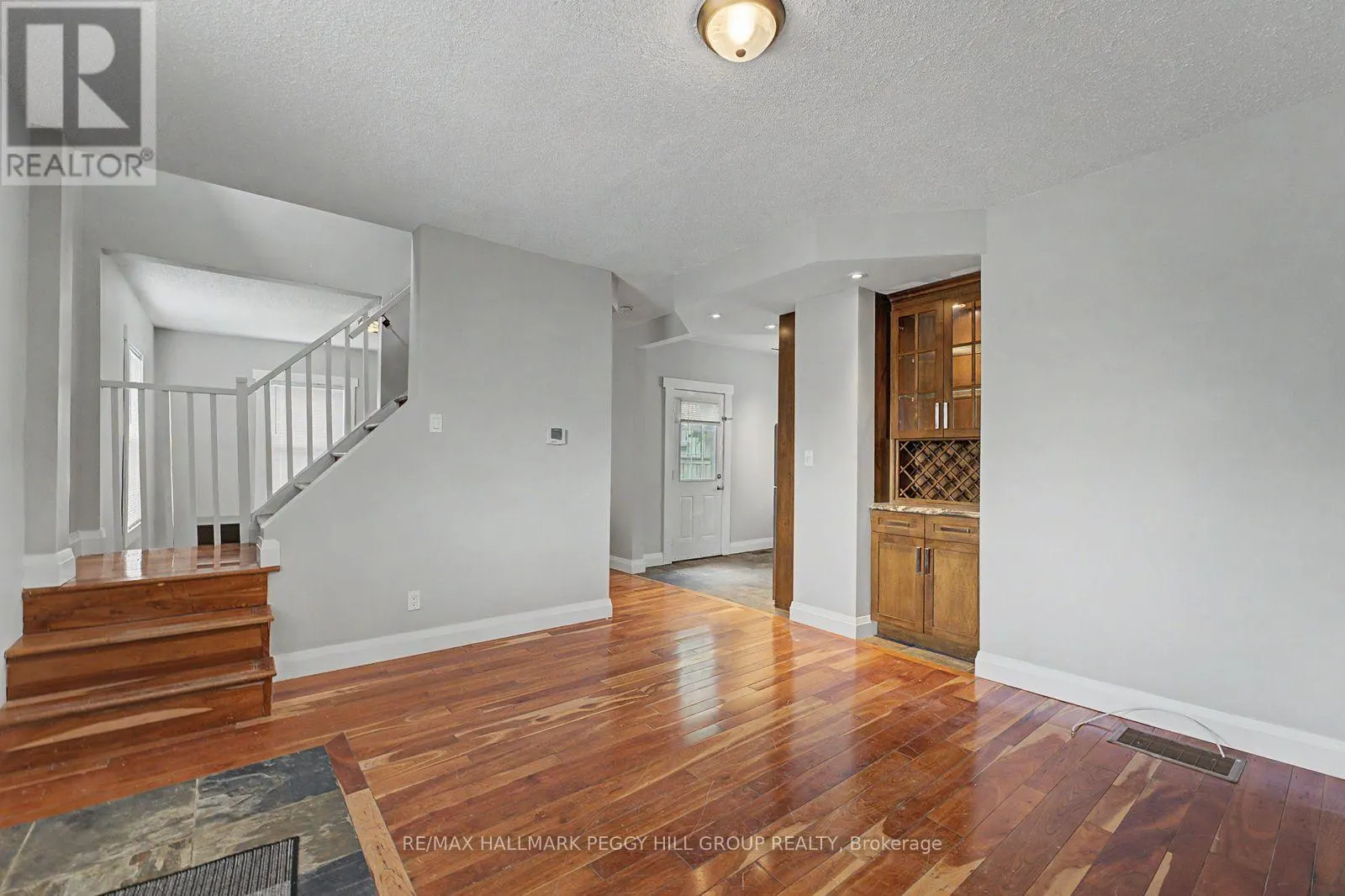 173 DUNLOP STREET W