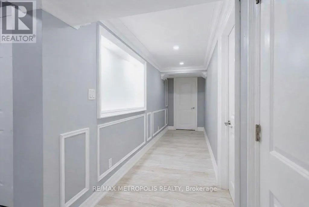 BSMT - 121 LIVINGSTONE STREET E