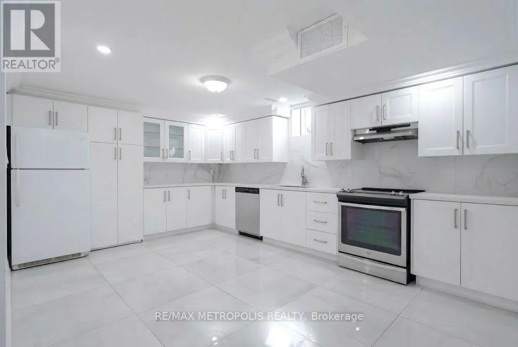 BSMT - 121 LIVINGSTONE STREET E