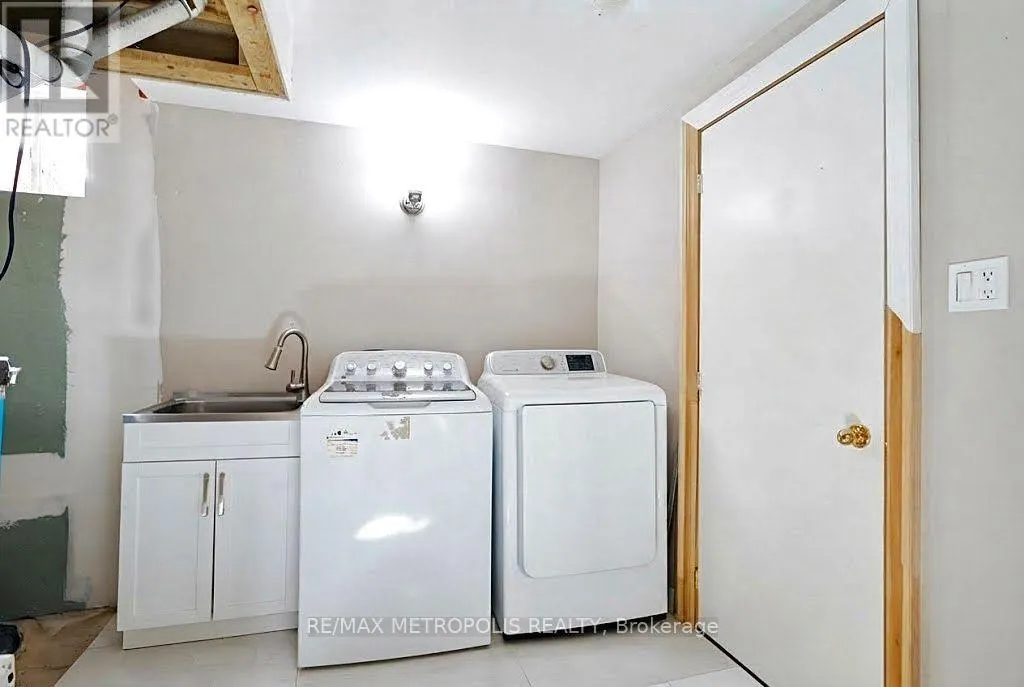 BSMT - 121 LIVINGSTONE STREET E