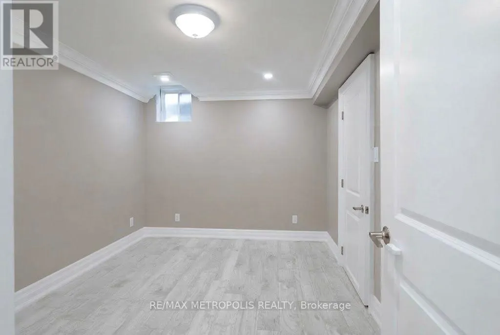 BSMT - 121 LIVINGSTONE STREET E