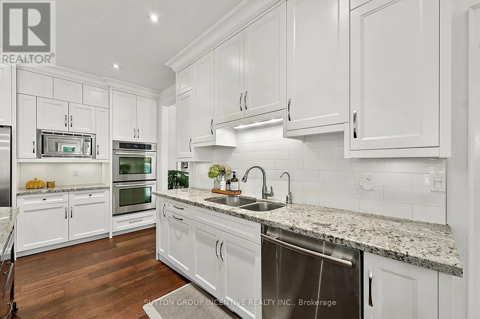 18 WENDAT TRAIL