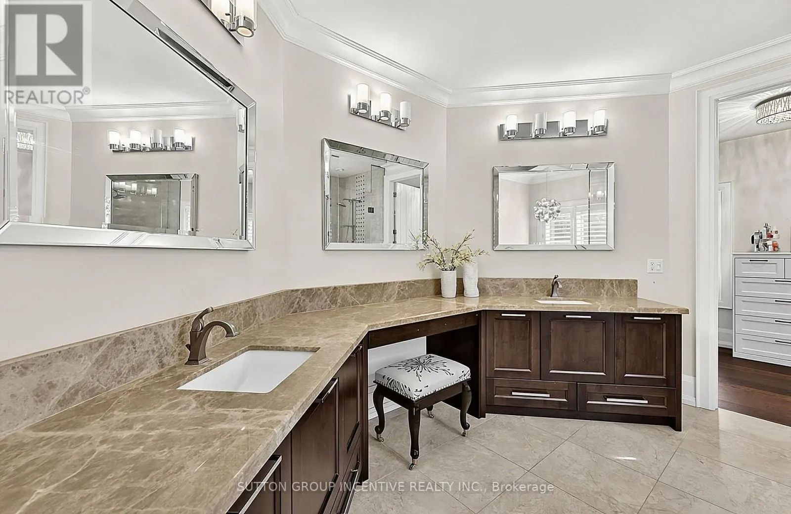 18 WENDAT TRAIL