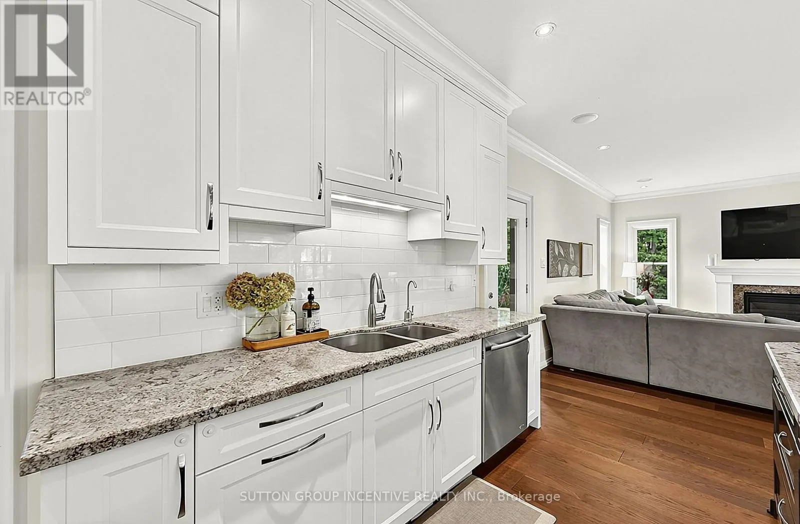 18 WENDAT TRAIL