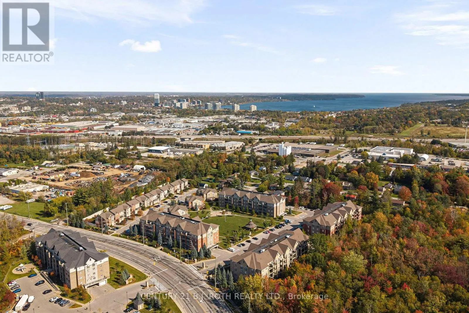 303 - 41 FERNDALE DRIVE S