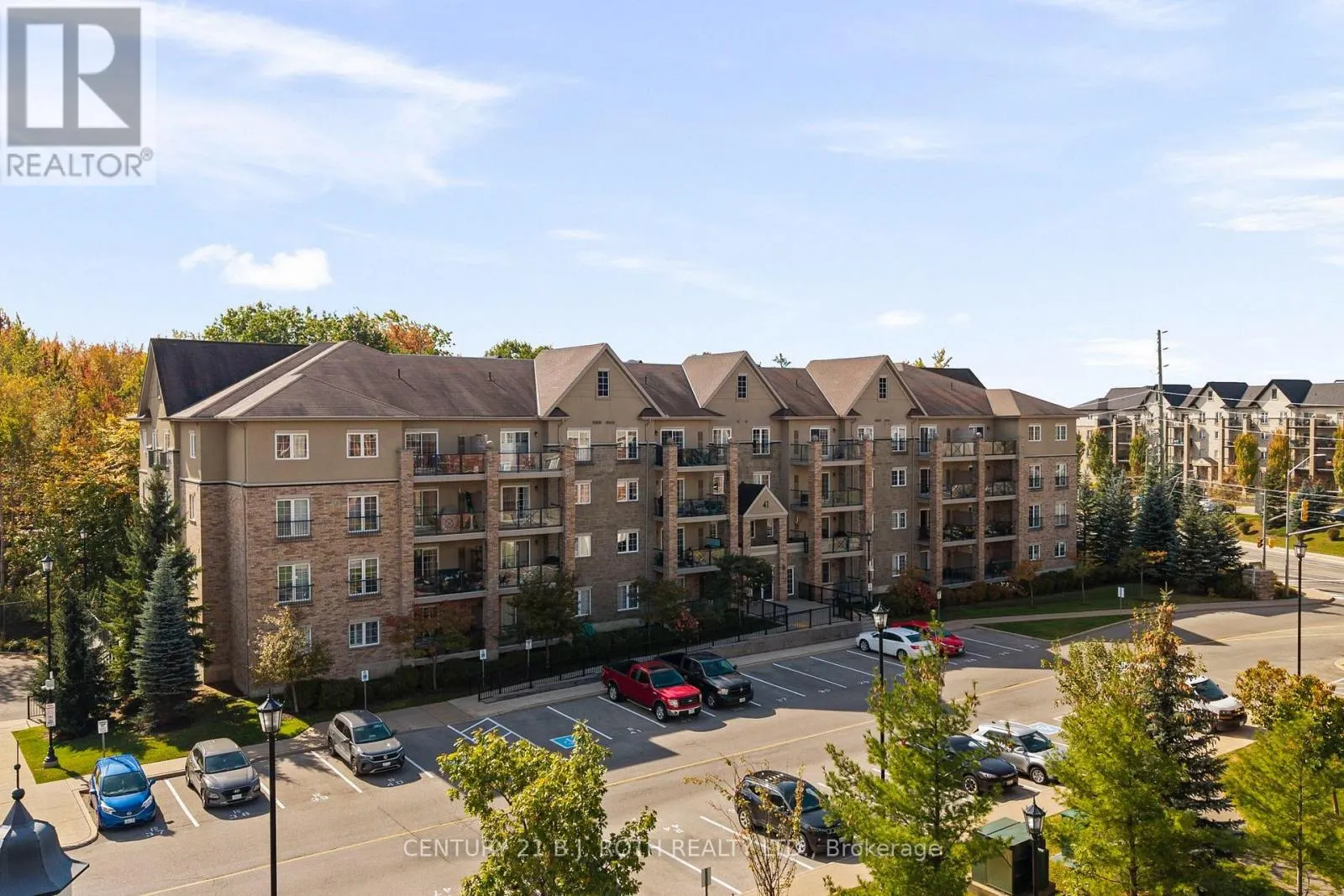 303 - 41 FERNDALE DRIVE S