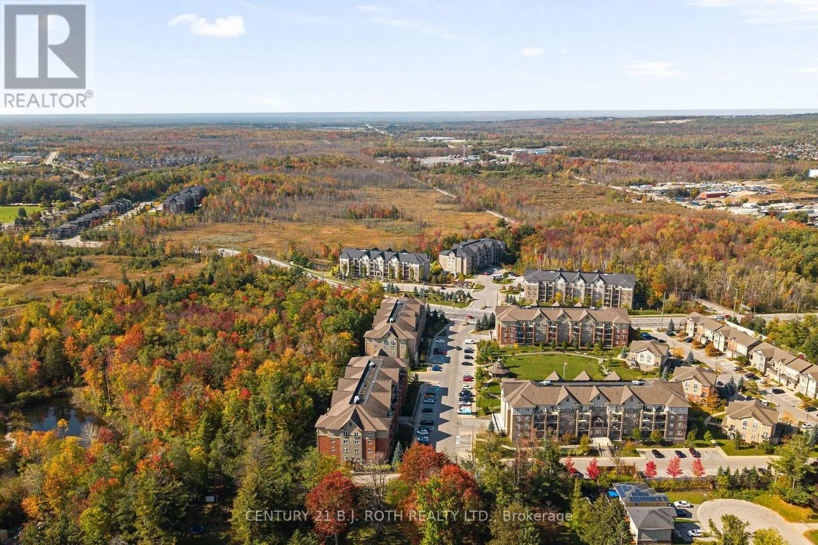 303 - 41 FERNDALE DRIVE S